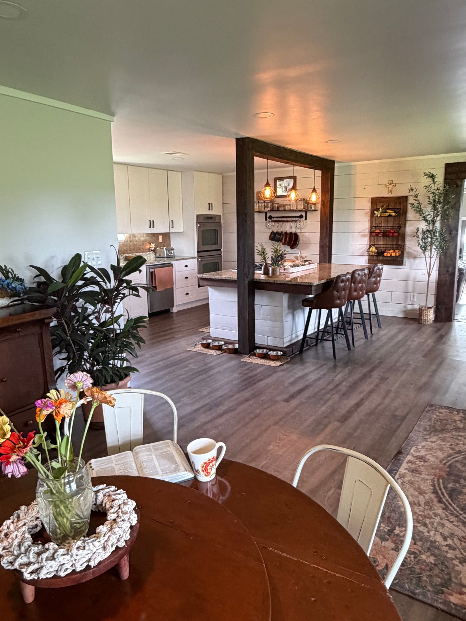 Kitchen & Dining