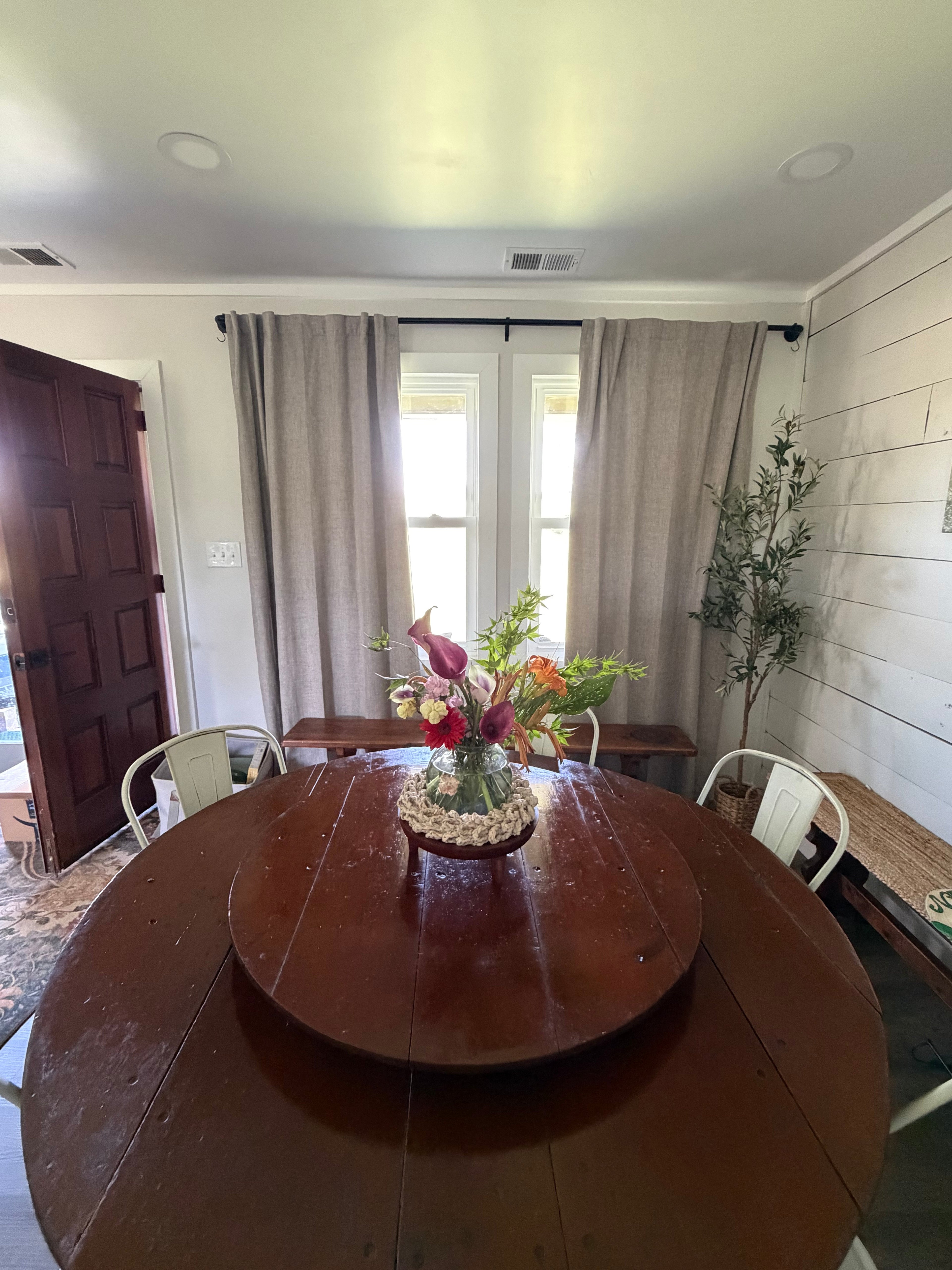 Kitchen & Dining