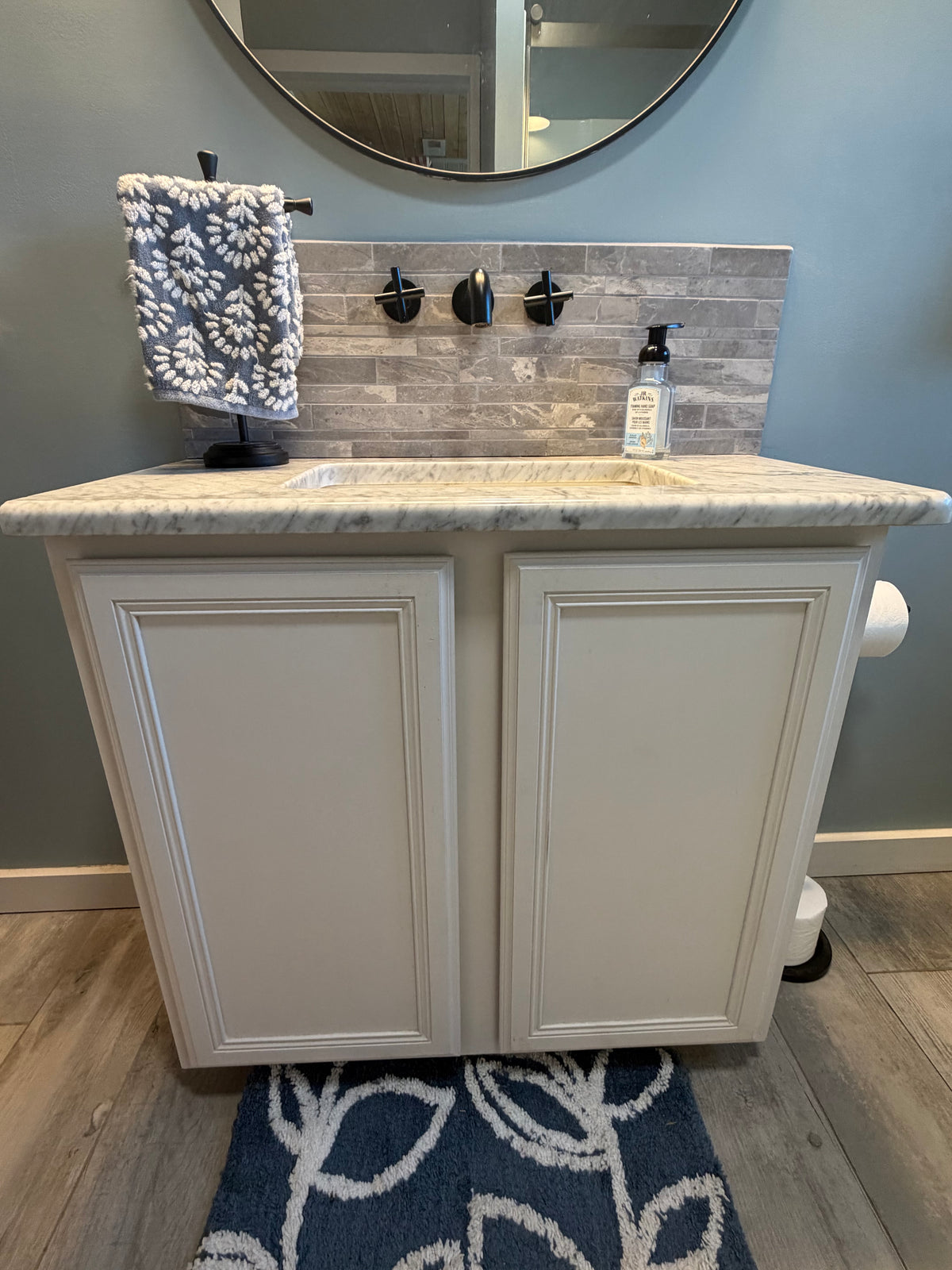 Countertop Hand Towel Stand with Jewelry Tray