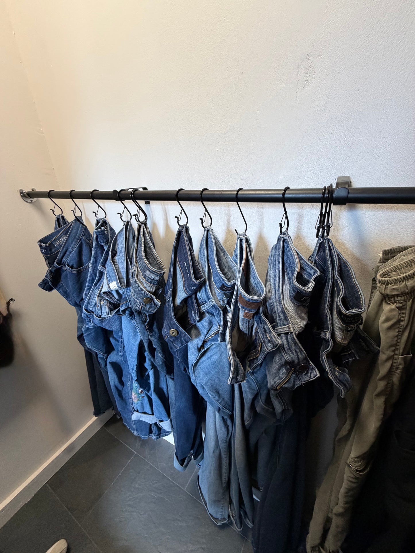 Heavy-Duty Closet Hanging Rod